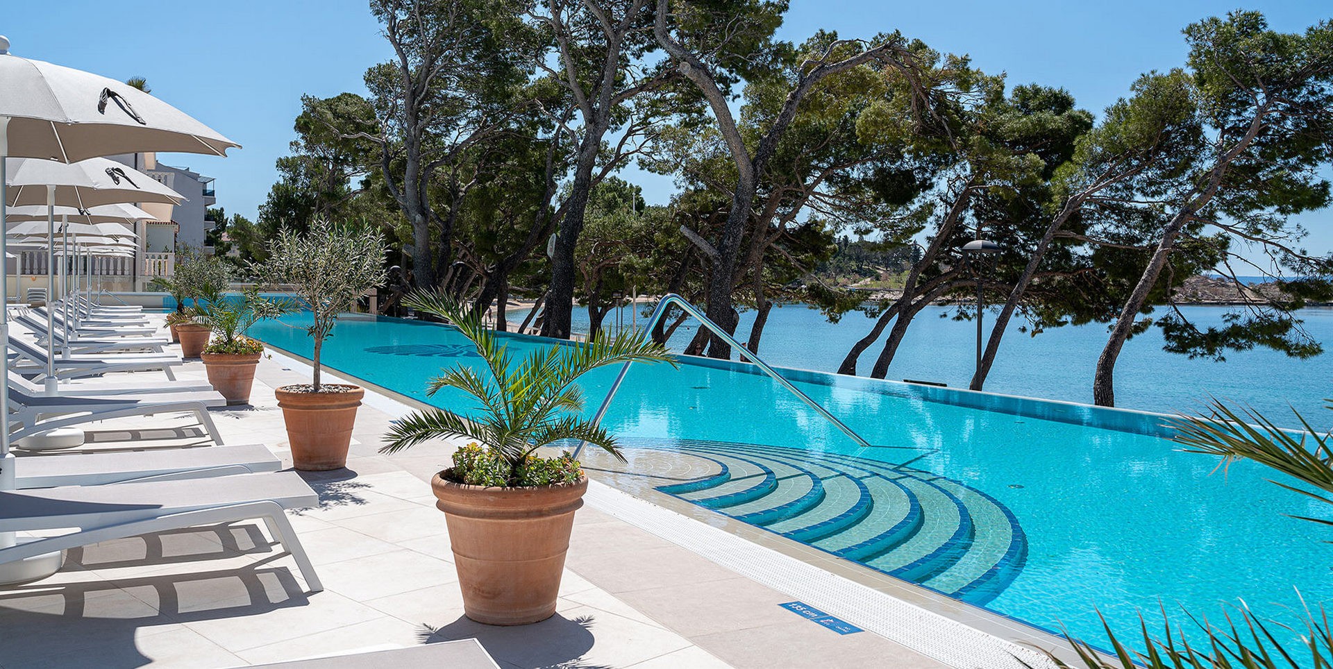 valamar meteor makarska юнта