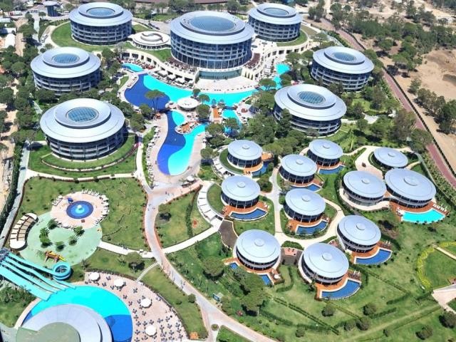  Calista Luxury Resort